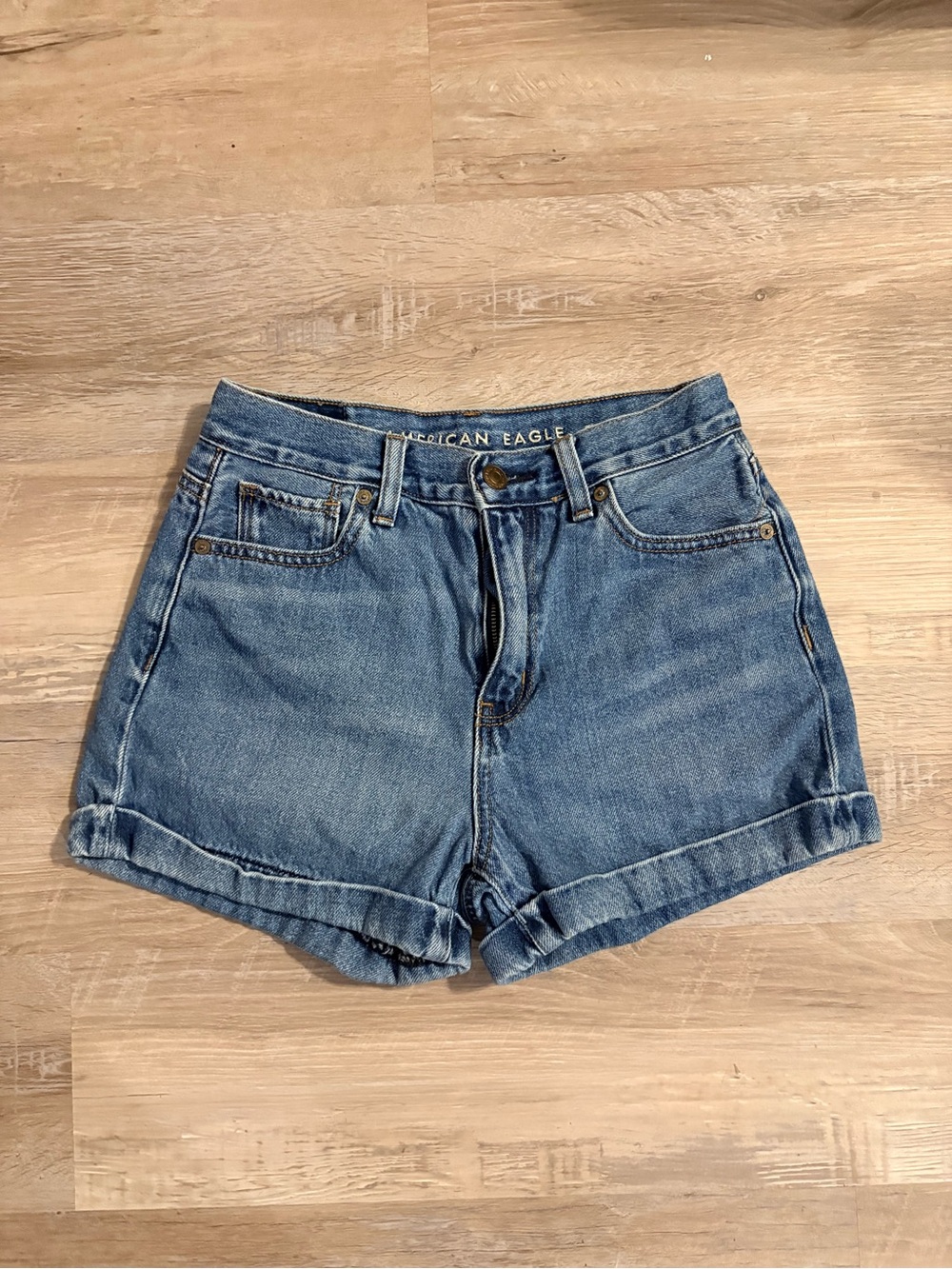 American Eagle Outfitters cuffed mom shorts size 0